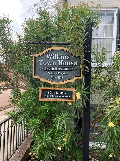 300 N Commerce, Natchez, MS 39120 photo 2