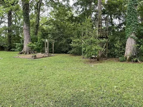 202 Forest Dr, Natchez, MS 39120 photo 2