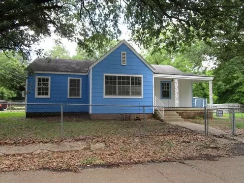 102 Hammett, Natchez, MS 39120 photo 1