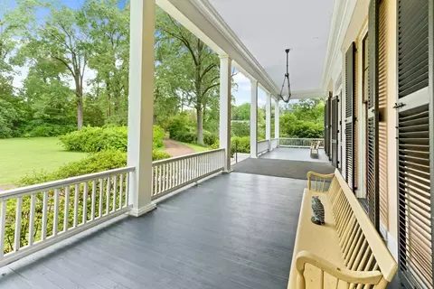 9 Oakhurst Dr, Natchez, MS 39120 photo 2