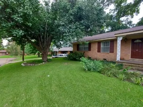 4 Oakhurst Dr, Natchez, MS 39120 photo 2