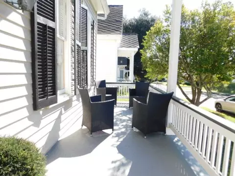 819 Washington St, Natchez, MS 39120 photo 2