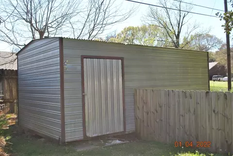 702 Lindberg Ave, Natchez, MS 39120 photo 2