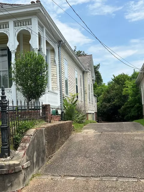 817 Washington St, Natchez, MS 39120 photo 2