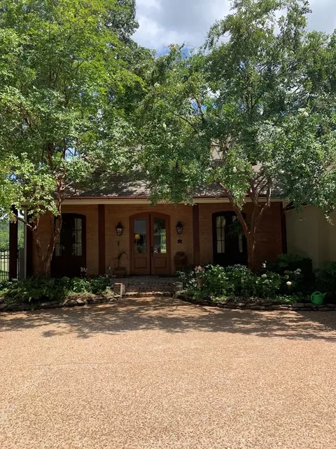 13 Bluff Hills Pl, Natchez, MS 39120 photo 2