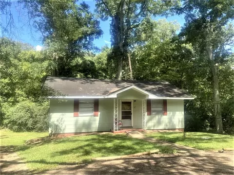 225 Oakland Dr, Natchez, MS 39120 photo 1
