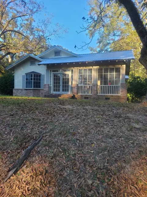 1883 Main, Fayette, MS 39069