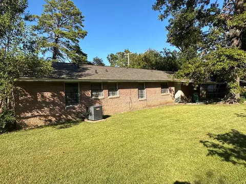 8 Oakhurst Dr, Natchez, MS 39120 photo 2