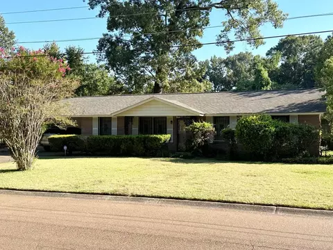 8 Oakhurst Dr, Natchez, MS 39120 photo 1