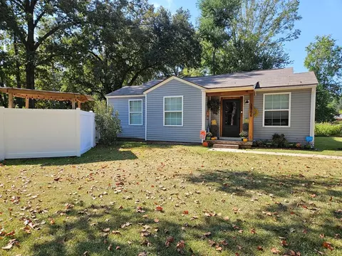 3906 Edgewood Rd, Natchez, MS 39120