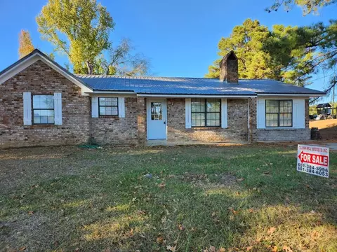 46 Pine St, Roxie, MS 39661