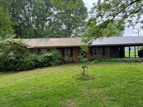 6193 Reeves Rd, Smithdale, MS 39664