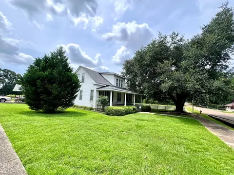 315 S Gordon St, Centreville, MS 39631