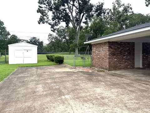 212 Forest Dr, Natchez, MS 39120 photo 2