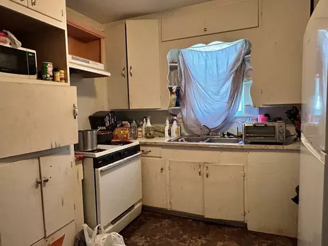 Kitchen - 114 Mt Carmel, Natchez, MS 39120 photo 1 of 1