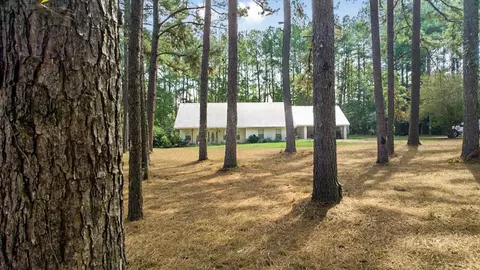 1049 Pinecrest Dr, Mccomb, MS 39648 photo 1