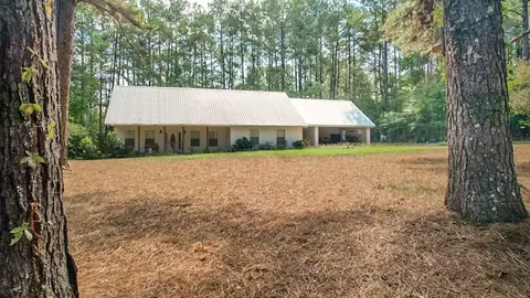 1049 Pinecrest Dr, Mccomb, MS 39648 photo 2