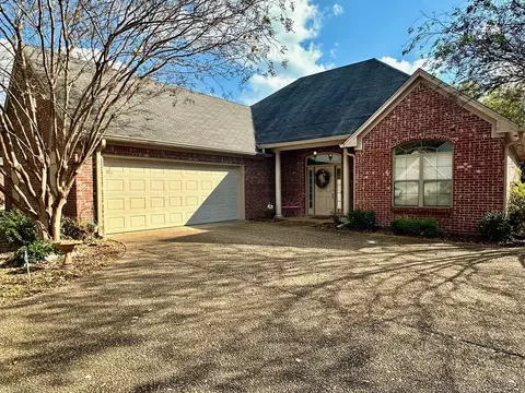 107 Kirkwood Dr, Clinton, MS 39056