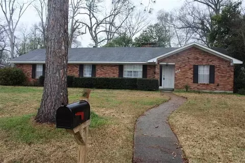 208 Forest Dr, Natchez, MS 39120 photo 1