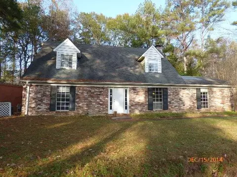 105 Dunbarton Dr, Natchez, MS 39120 photo 1
