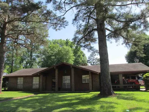 127 Brookfield Dr, Natchez, MS 39120 photo 1