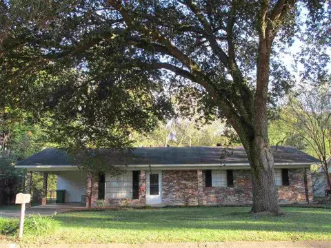 511 Lindberg Ave, Natchez, MS 39120 photo 1