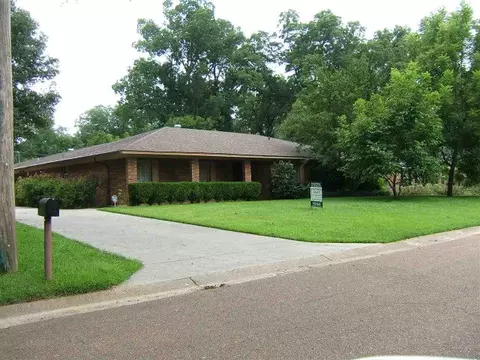 214 Forrest Dr, Natchez, MS 39120 photo 1
