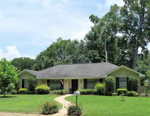 105 N Temple Rd, Natchez, MS 39120 photo 1
