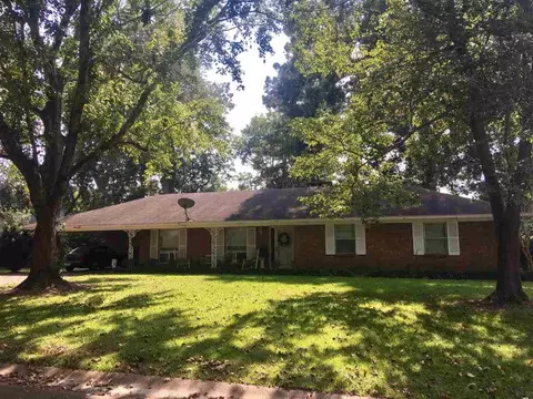 104 S S Mdw, Natchez, MS 39120 photo 1