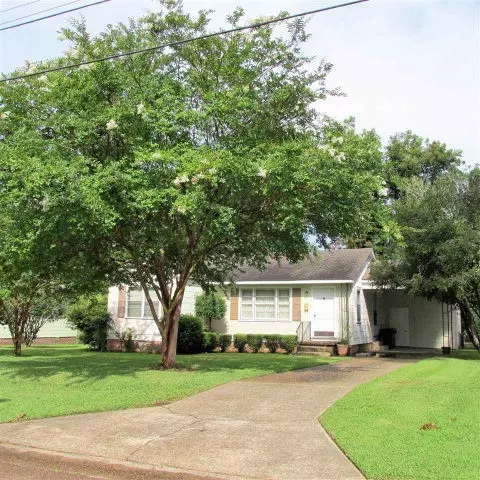 105 Laurel Ave, Natchez, MS 39120 photo 1
