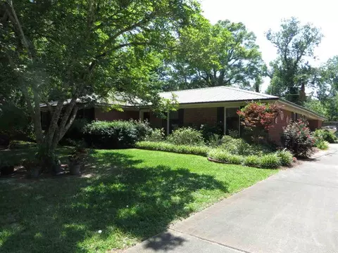 302 S Meadow Rd, Natchez, MS 39120 photo 1