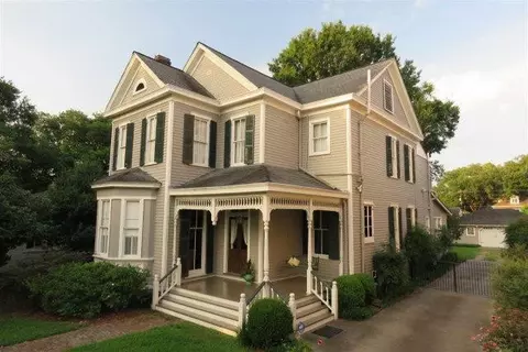 910 Main St, Natchez, MS 39120 photo 2
