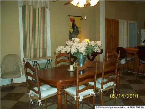 110 East St, Como, MS 38619 photo 5
