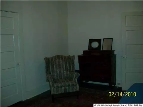 110 East St, Como, MS 38619 photo 3