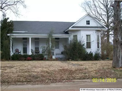 110 East St, Como, MS 38619 photo 1