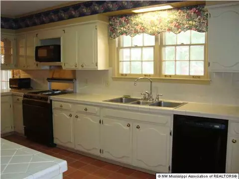 511 Coleman St, Como, MS 38619 photo 6