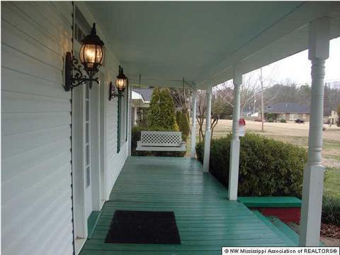 405 Coleman St, Como, MS 38619 photo 2