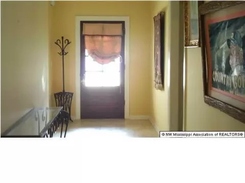 1430 Hernando Pointe Cv, Hernando, MS 38632 photo 2