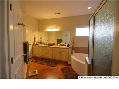2645 Emerald Way Dr, Hernando, MS 38632 photo 9