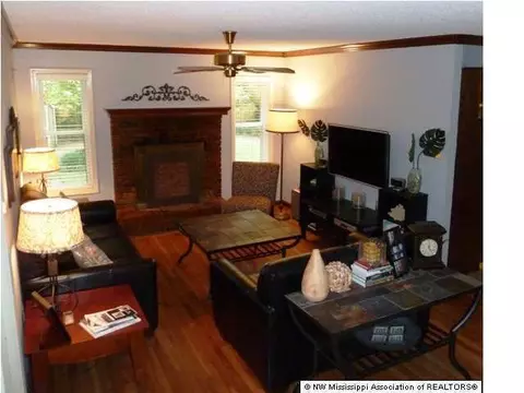 9558 Stuart St, Olive Branch, MS 38654 photo 3