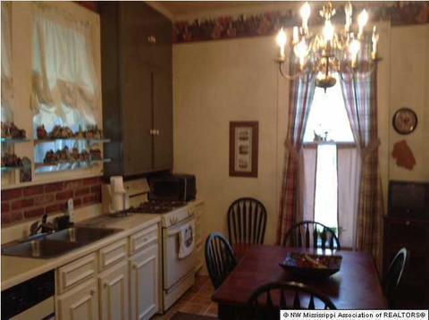 302 E Gilmore, Senatobia, MS 38668 photo 4