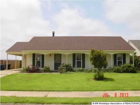 10725 Oak Leaf Dr, Olive Branch, MS 38654 photo 1