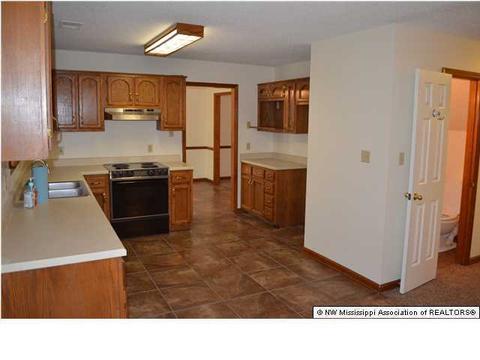 4041 Crystal Ct, Nesbit, MS 38651 photo 9