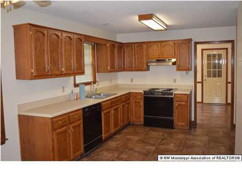4041 Crystal Ct, Nesbit, MS 38651 photo 8