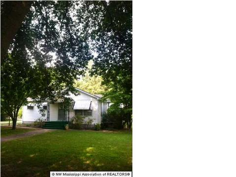 600 Sycamore St, Como, MS 38619 photo 1