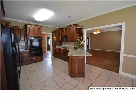 3703 E Pointe Dr, Southaven, MS 38672 photo 6
