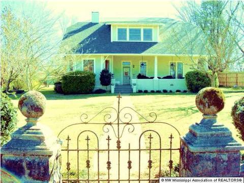 105 Robinson, Como, MS 38619 photo 1