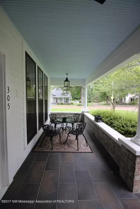 305 East St, Como, MS 38619 photo 2