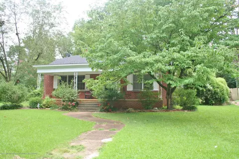 207 E Gilmore, Senatobia, MS 38668 photo 2
