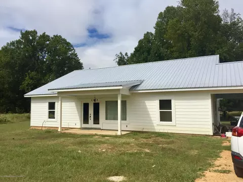 697 Mcclyde, Como, MS 38619 photo 2